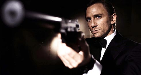 Daniel Craig caracterizado como James Bond
