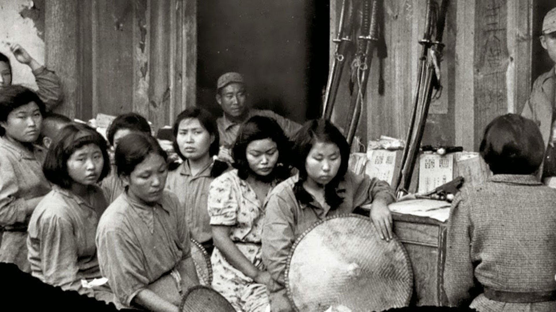 Las mujeres de consuelo fueron las esclavas sexuales del ejército japonés durante la ocupación de Corea, China y Taiwan en la guerra del Pacífico, la cual se solapó con la Segunda Guerra Mundial.